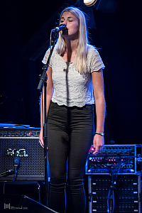 Miranda de Verdier med kompband