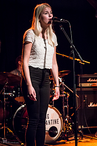 Miranda de Verdier med kompband