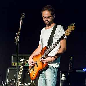 Miranda de Verdier med kompband