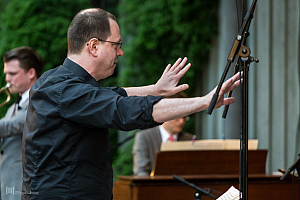 Mats Engström dirigerar