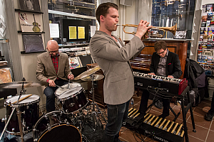 Trinity på Plugged Records