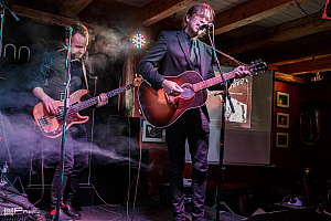 Sögur um lífið, Guðni Finnsson, Júlíus Guðmundsson