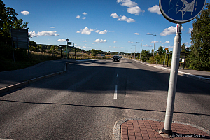Över Dag Hammarskjöldsväg vid Rosenvägen