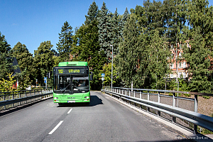 Föraren tittar inte framåt! På bron över kungsängsleden