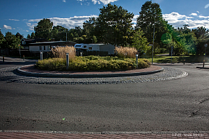 Rondellen vid Dag Hammarskjöldsväg, Rosenvägen