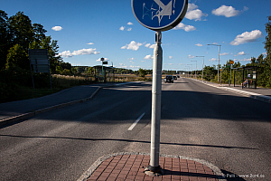 Över Dag Hammarskjöldsväg vid Rosenvägen