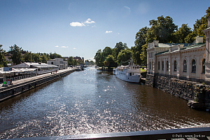 Fyrisån från Islandsbron. Pumphuset till höger.