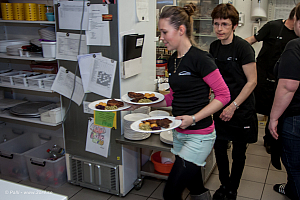 Dags för servering.