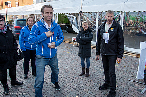 Fredag på torget och i headkvarteret