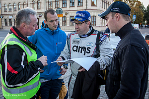 Fredag på torget och i headkvarteret
