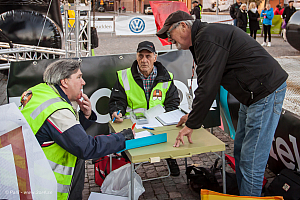 Fredag på torget och i headkvarteret