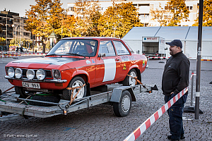 De första anländer till Vaksala torg