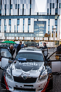 De första anländer till Vaksala torg