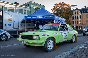 De första anländer till Vaksala torg