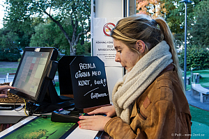 Lisa gör upp de ekonomiska sidorna av turneringen