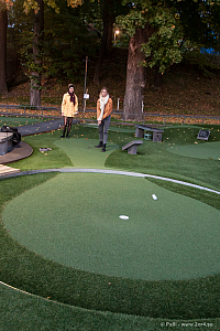 En skojig bana med hålet på kullen