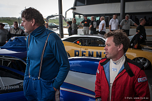 I väntan på att regnet ska gå över.