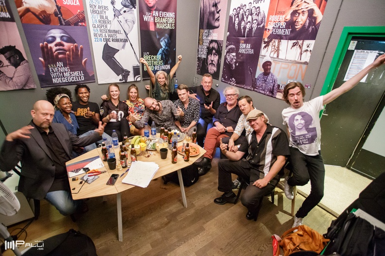 BEAT FUNKTION, Green Man releasekonsert. (27867 odwiedzin) Backstage på Fasching 2016.
Johan Öjen, Sani Gamedze, Deodato Siquir, Adée, Matilda Gratte, Danie... BEAT FUNKTION, Green Man releasekonsert.