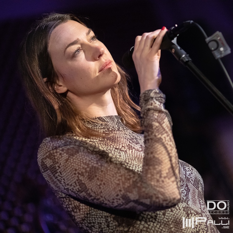 Cajsa Zerhouni (3406 besök) Cajsa Zerhouni på JazzPool 8 januari 2019.
Cajsa Zerhouni, sång
Mattias Lindberg, piano
Arvid Jull... Cajsa Zerhouni