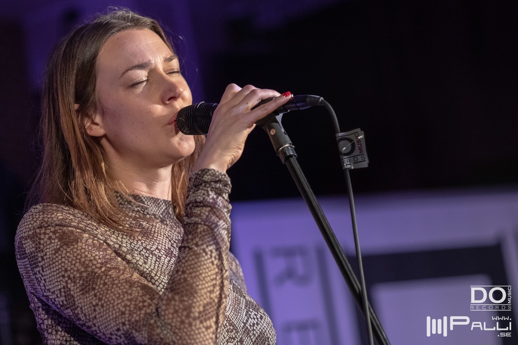 Cajsa Zerhouni (3435 besök) Cajsa Zerhouni på JazzPool 8 januari 2019.
Cajsa Zerhouni, sång
Mattias Lindberg, piano
Arvid Jull... Cajsa Zerhouni