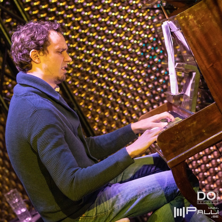 Mattias Lindberg (3429 besök) Cajsa Zerhouni på JazzPool 8 januari 2019.
Cajsa Zerhouni, sång
Mattias Lindberg, piano
Arvid Jull... Mattias Lindberg