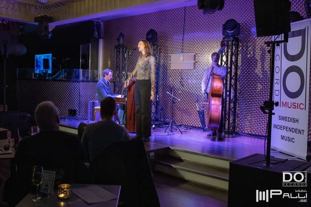 Cajsa Zerhouni (3602 besök) Cajsa Zerhouni på JazzPool 8 januari 2019.
Cajsa Zerhouni, sång
Mattias Lindberg, piano
Arvid Jull... Cajsa Zerhouni