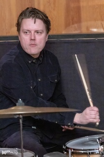 Andreas Hellkvist Trio, Daniel Olsson