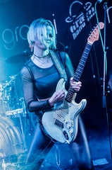 Beebee and the bluebirds (3387 besök) Brynhildur Oddsdóttir hanterar Eric Hanssons gitarr på gemensam konsert på Græni Hatturinn (Isla... Beebee and the bluebirds