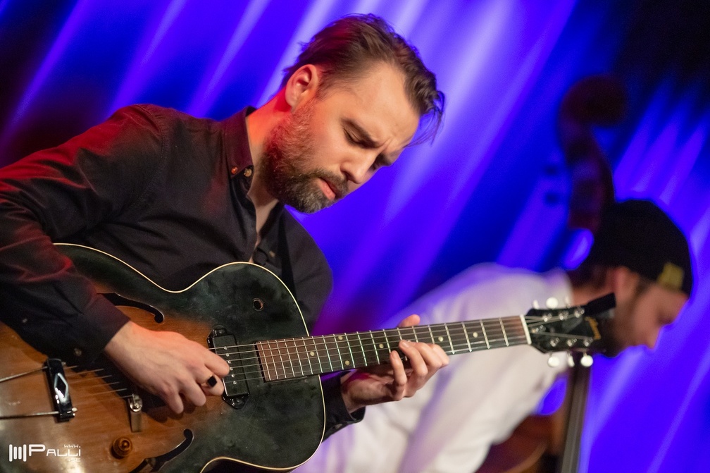 Pål Nyberg (3740 vierailua) Jimmy Halperin med Pål Nyberg Trio
Jimmy Halperin tenorsax
Pål Nyberg gitarr
Robert Erlandsson bas... Pål Nyberg