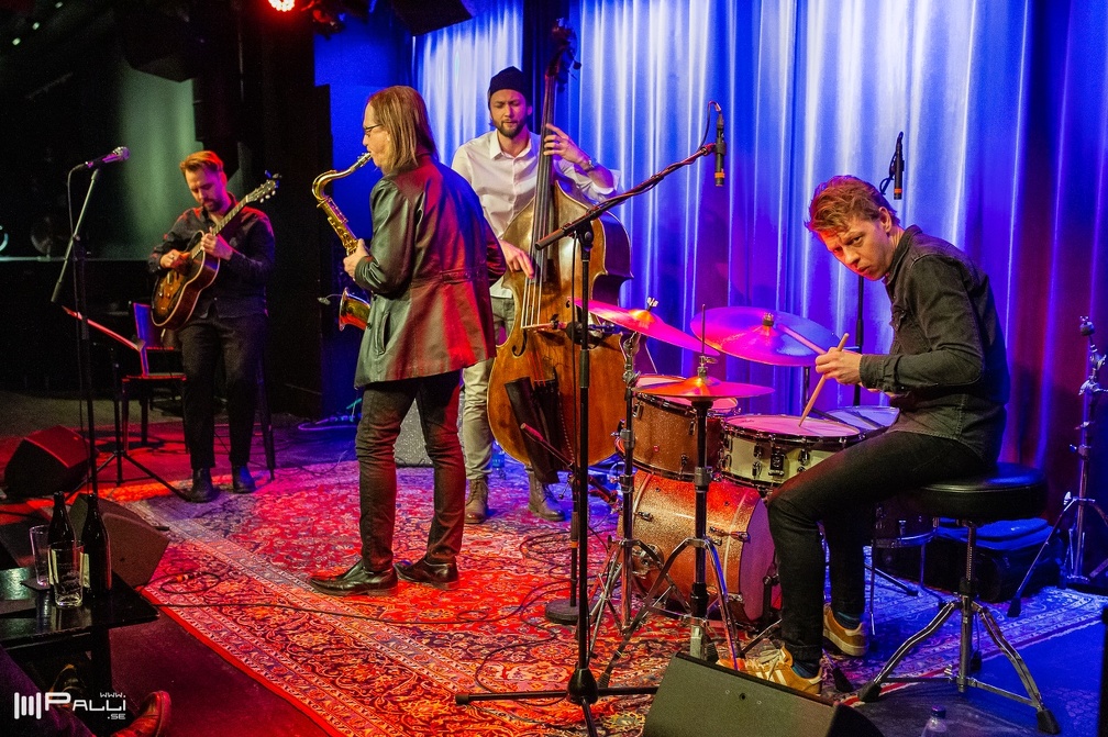 Jimmy Halperin med Pål Nyberg Trio (4908 besök) Jimmy Halperin med Pål Nyberg Trio
Jimmy Halperin tenorsax
Pål Nyberg gitarr
Robert Erlandsson bas... Jimmy Halperin med Pål Nyberg Trio