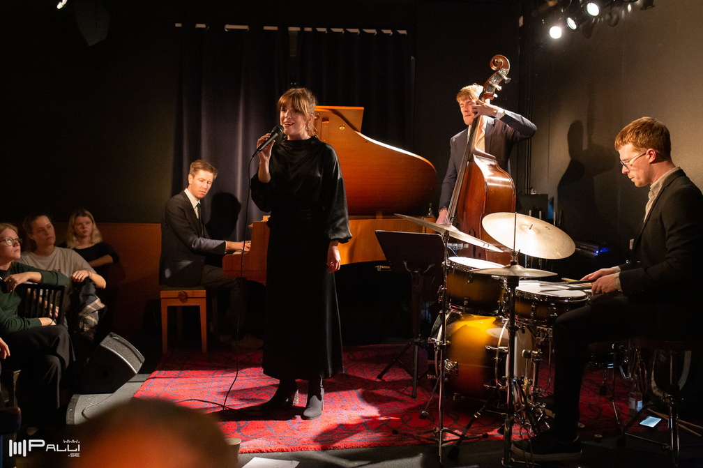 Amanda Ginsburg band