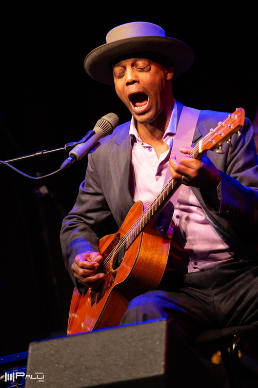 Eric Bibb & Band