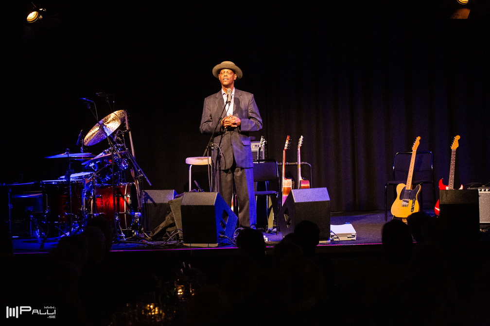 Eric Bibb & Band