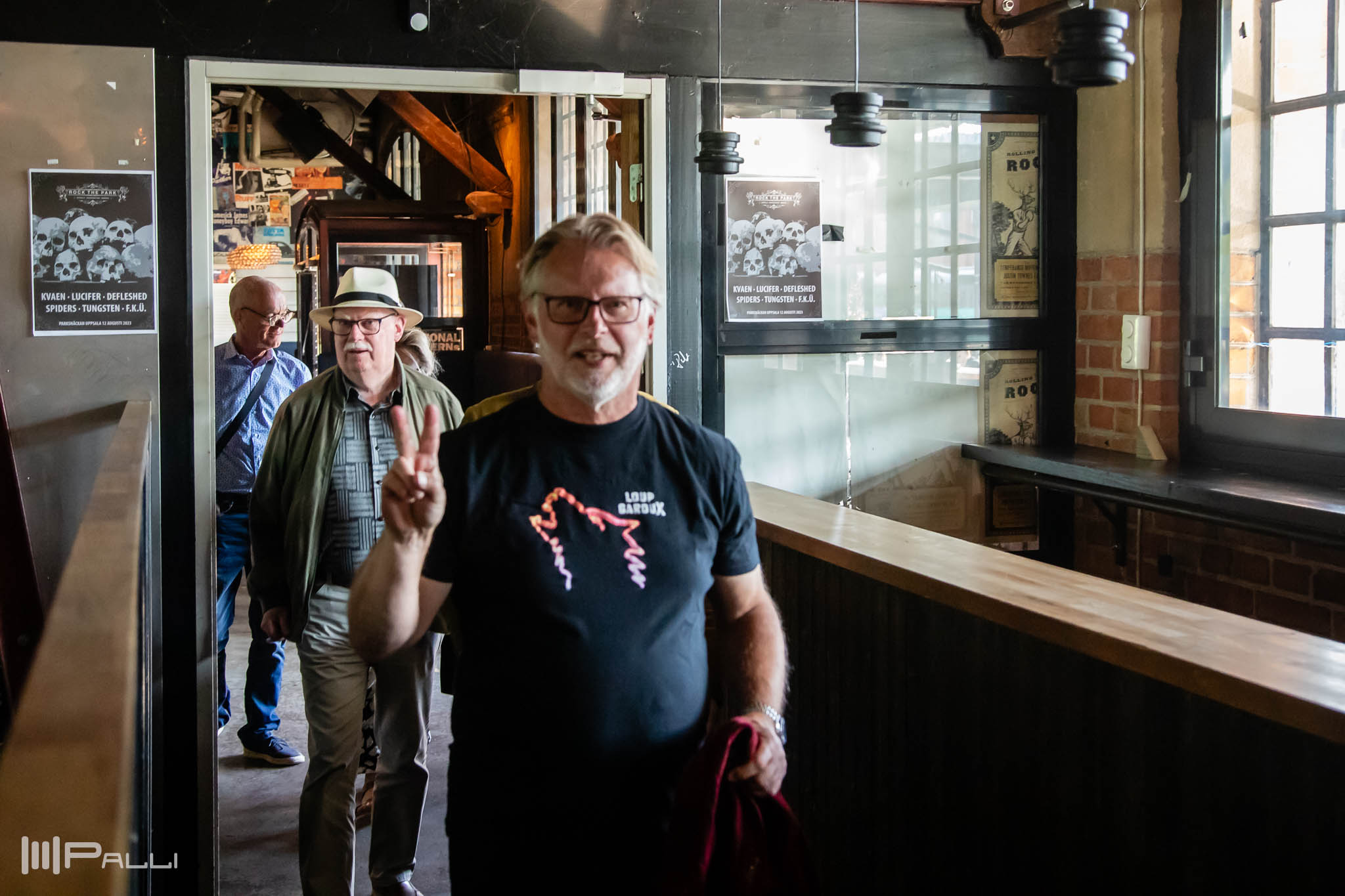 De första anländer