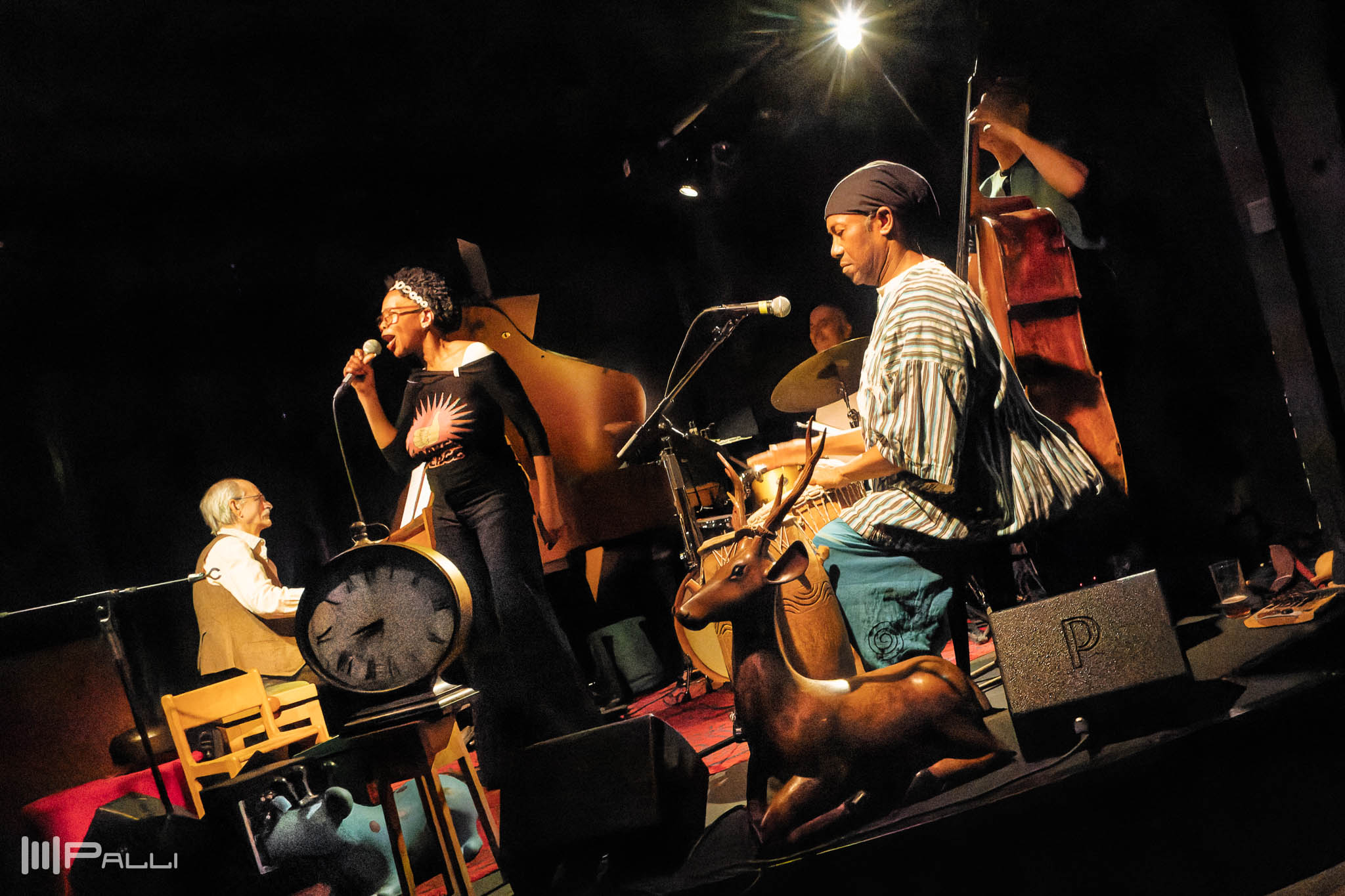 Sani Gamedze Swaziland/Sydafrika, sång;Celso Paco Mozambique, percussion;Jonas Isaksson Sverige, gitarr;Magnus Peterson Sverige, kontrabasGäst: Sebastian Voegler trummor.4 december 2024